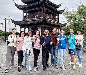 环护城河徒步，不仅锻炼了身体，放松了心情，加深了同事间的默契与感情，更是感受到了团队带来的陪伴与力量，展现了乐动网站-乐动(中国)一站式服务官方网站
人的青春和活力，同时，引导大家养成良好的运动习惯，以更加饱满的精神状态，勇毅前行，为公司高质量发展蓄势赋能。